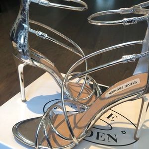 Steve Madden satire: exact replica of Manolos